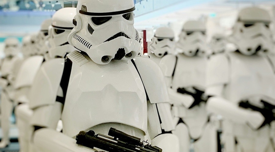 津巴布韦总统姆南加古瓦抵京 将出席抗战胜利80周年纪念活动